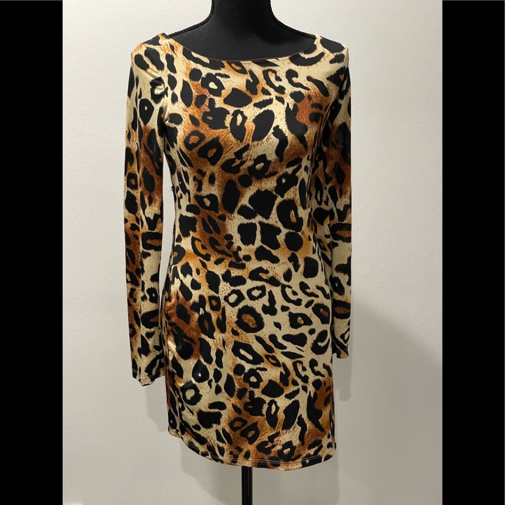 Leopard dress with open back